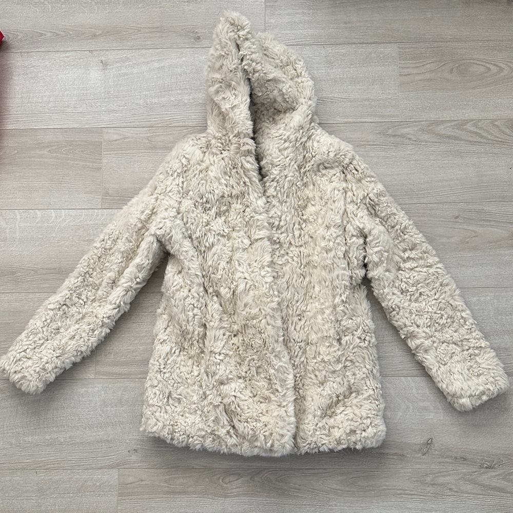 Hollister Cream Faux Fur Jacket NEVER WORN